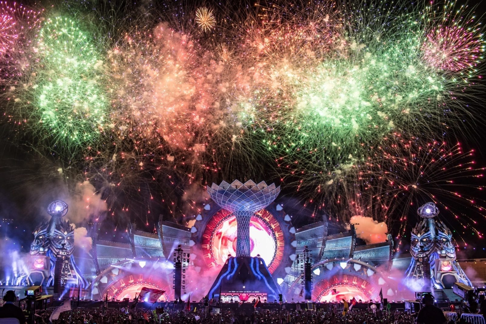 EDC Las Vegas 2025 festival atmosphere