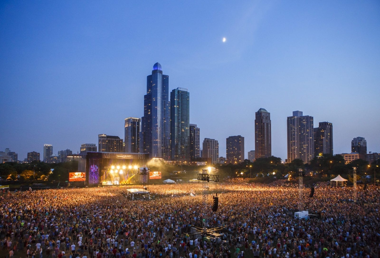 Lollapalooza Chicago 2025 festival atmosphere