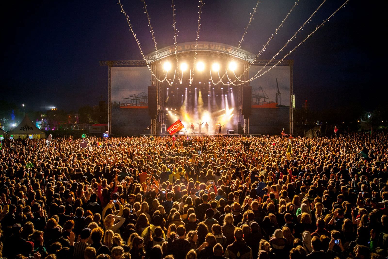 MS Dockville 2025 festival atmosphere